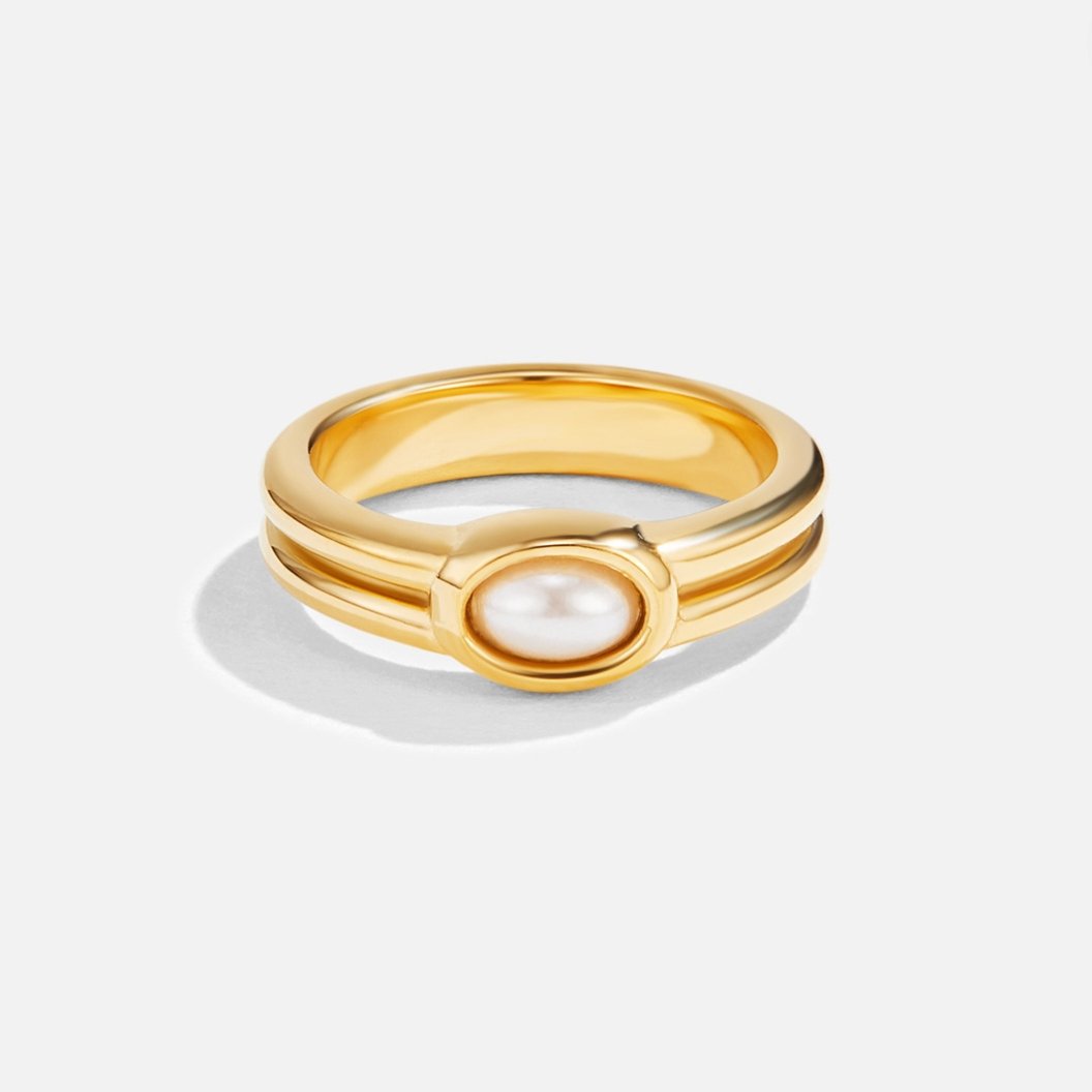 Chunky Pearl 18K Gold Ring, gold band with an oval pearl set in the centre, on white background