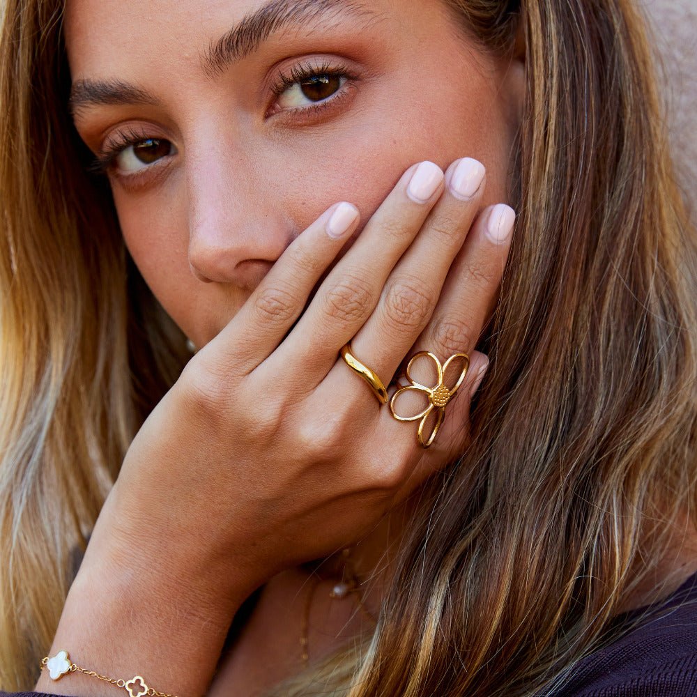 Golden Daisy Flower Ring - Beautiful Earth Boutique